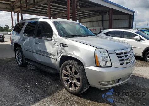 2013 Cadillac Escalade z USA, uszkodzony, nr VIN 1GYS3AEF8DR288140
